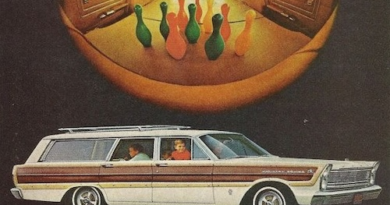 it seems as big as a bowling alley / Quille est l’originale?